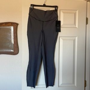 NWT Lululemon Base Pace two-tone ribbed tights size 8 25” inseam black and gray